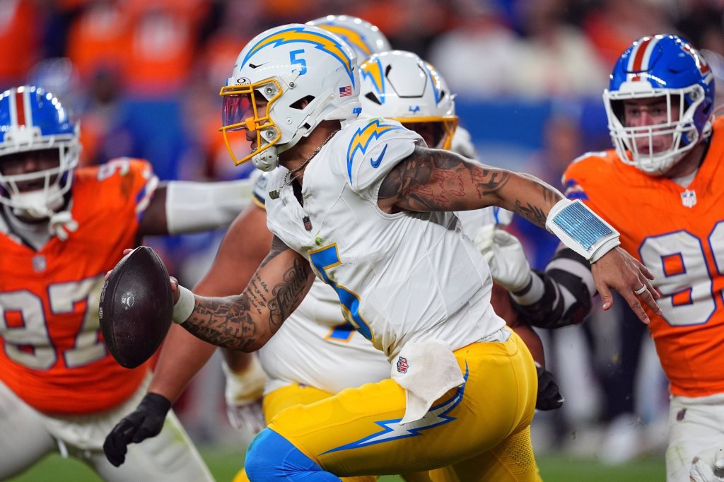 Chargers get mixed grades in regular-season finale