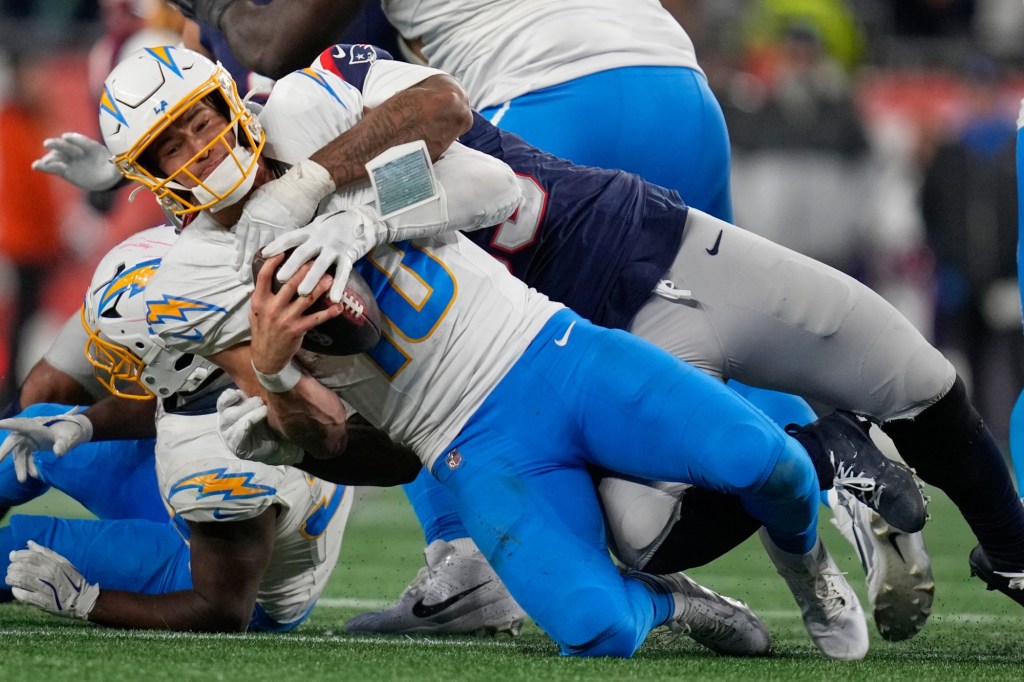 Chargers fail, flail in playoff loss to Patriots