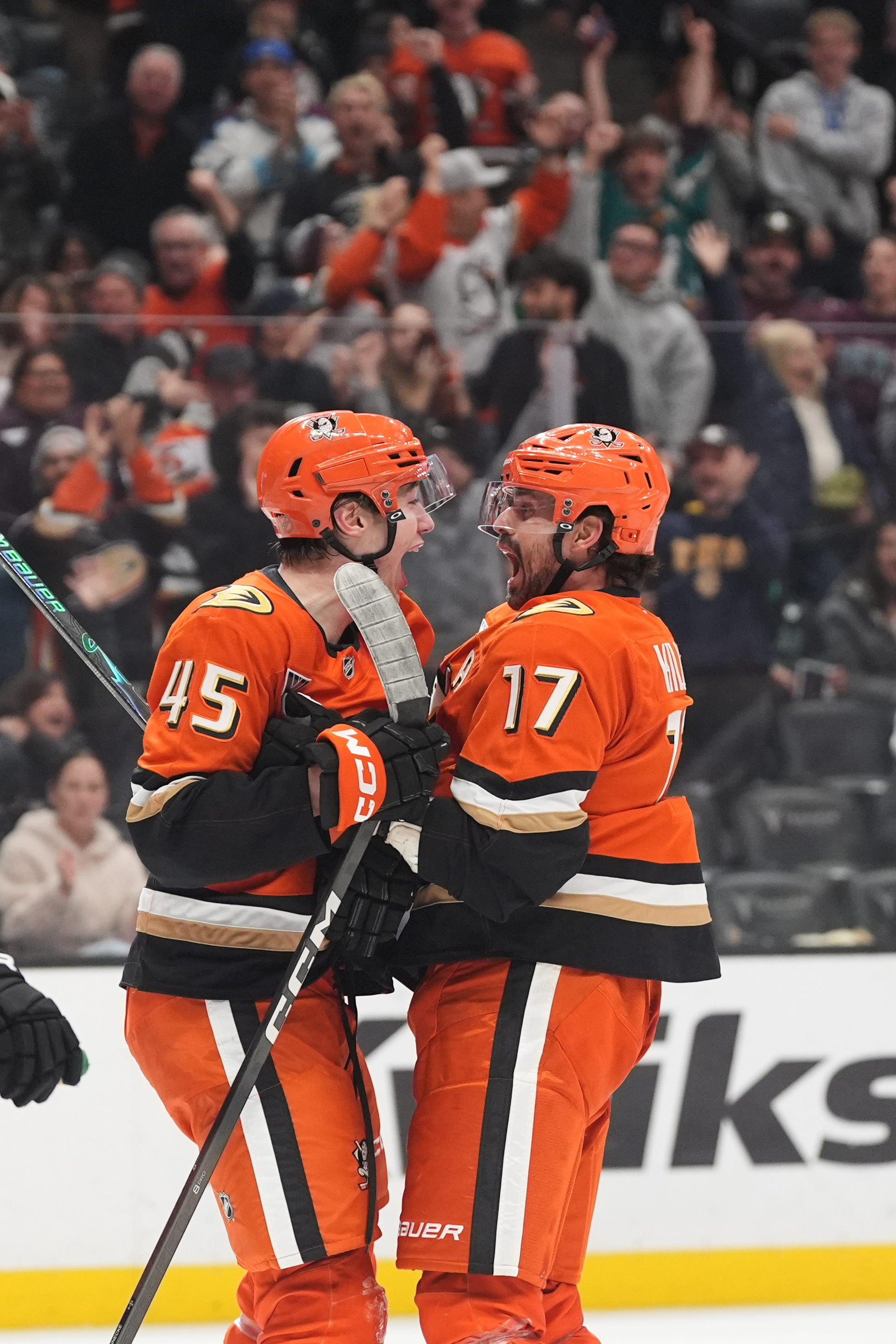 Ducks right wing Beckett Sennecke, left, celebrates his goal with...