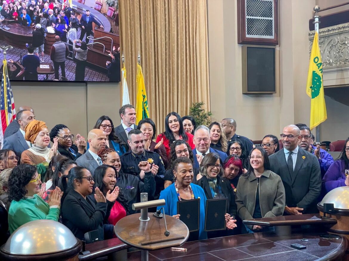 Mayor Lee signs executive orders to limit federal immigration activity in Oakland