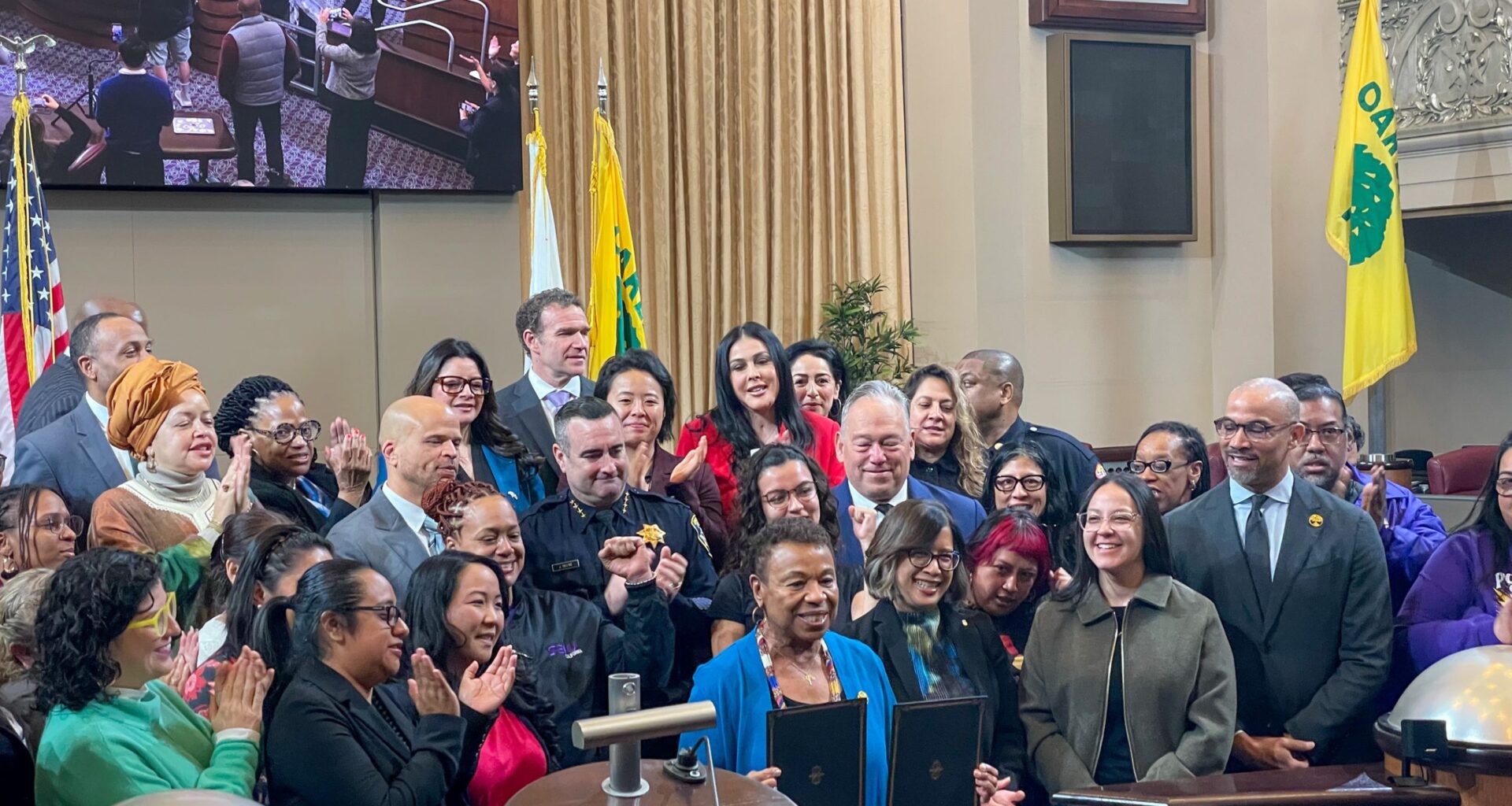 Mayor Lee signs executive orders to limit federal immigration activity in Oakland