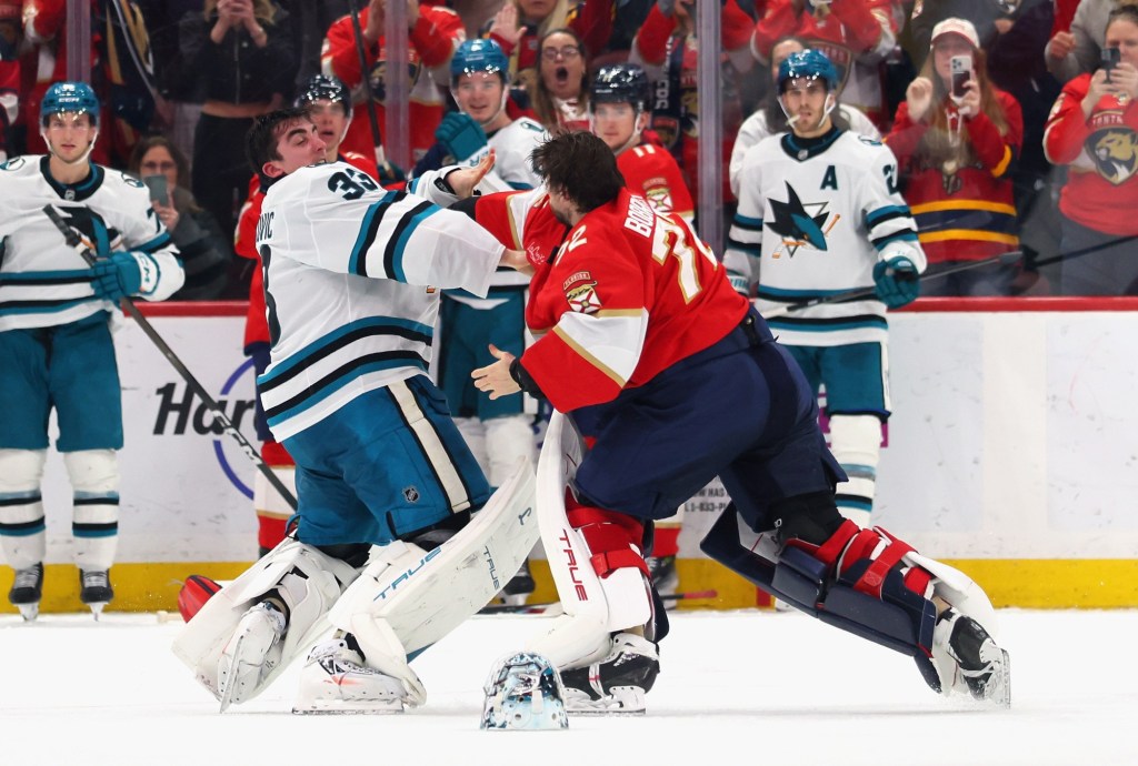Alex Nedeljkovic, Sergei Bobrovsky fight in game between Sharks, Panthers