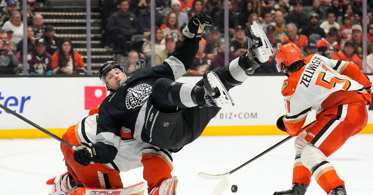 Beckett Sennecke sets up Mikael Granlund in overtime as Anaheim Ducks beat Los Angeles Kings for weekend sweep