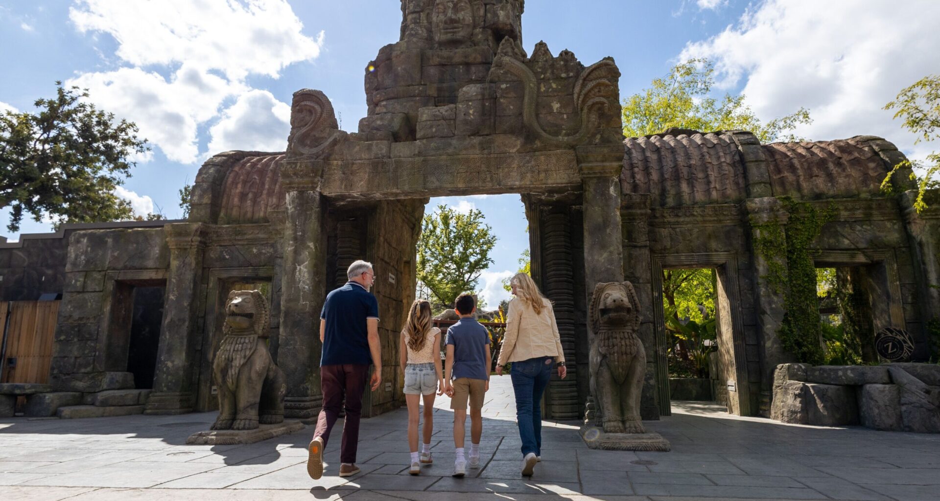 Fresno Chaffee Zoo raises ticket prices for 2026, announces return of Zoorasic Park this spring