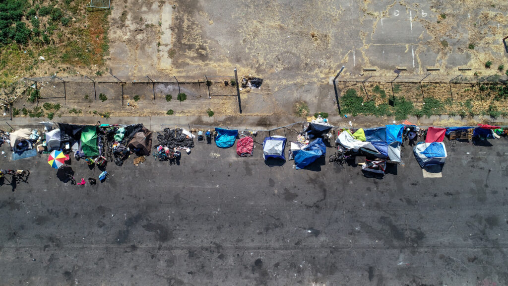 Homeless tents along Sacramento's Ahern street in 2019.
