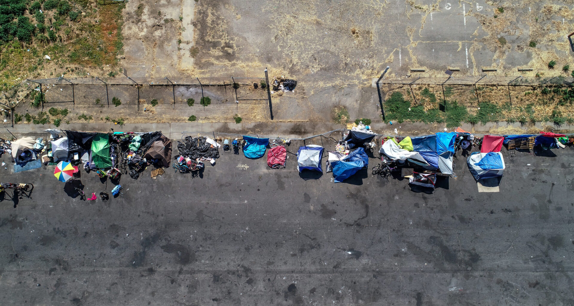 Homeless tents along Sacramento's Ahern street in 2019.