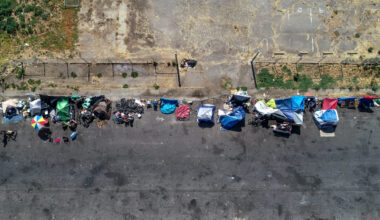 Homeless tents along Sacramento's Ahern street in 2019.