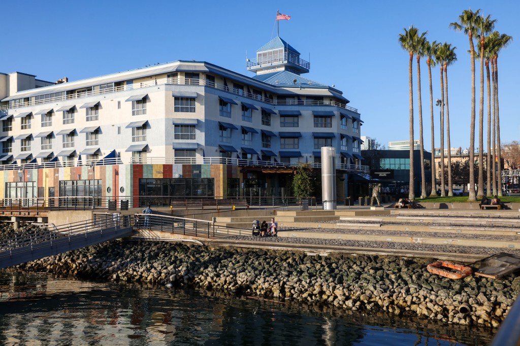 Decline of Oakland's crown jewel Jack London Square due to poor management