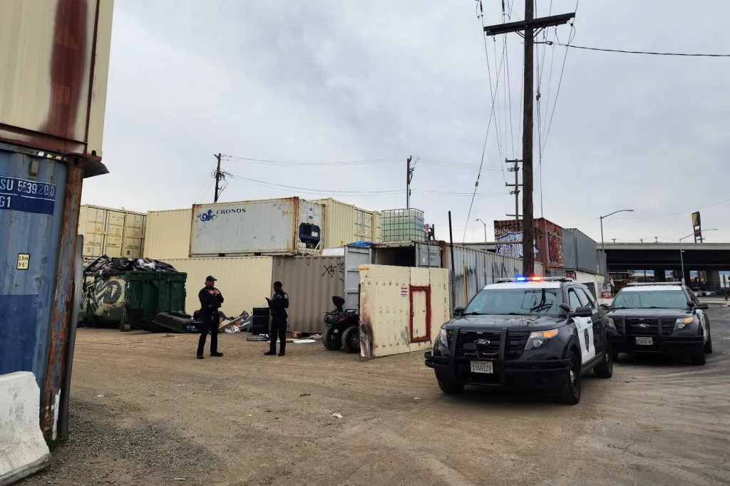 FBI raids East Oakland property where thieves allegedly set up illicit gas station