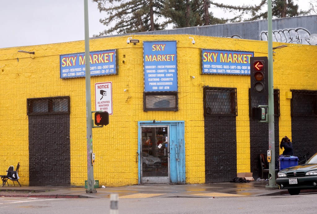 3 men shot dead after argument in Oakland market