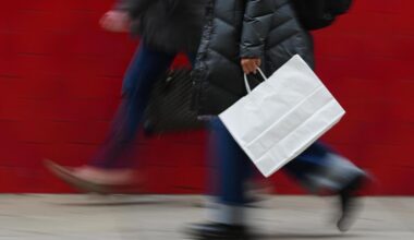 Consumer spending pushes US economy up, fastest in two years