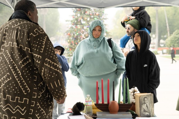 Uahsuf Shepsuaba shares the seven principles of Kwanzaa with Angela Galbraith and her son Michael Byrum, 12, at the CapitolCapital on Dec. 29. Roberta Alvarado, OBSERVER