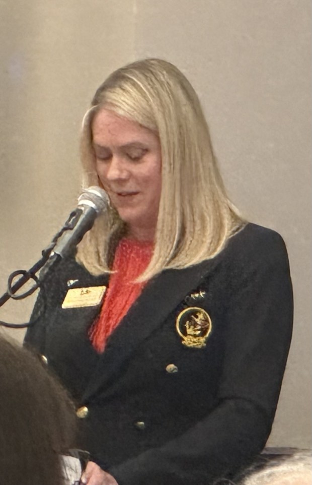 LAYC Commodore Beven welcomes attendees during the SCYA Installation dinner. (Photo by Jo Murray, Grunion Gazette/SCNG)