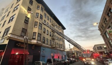 Fire injures 3 in downtown Oakland residential building