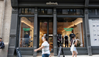 NEW YORK, NEW YORK - AUGUST 31: People walk past an Allbirds store, a maker of sustainable shoes, in lower Manhattan on August 31, 2021 in New York City. The shoe company has announced that it is preparing an initial public offering (IPO). The company has lost money and expects it will continue to be unprofitable for the foreseeable future. (Photo by Spencer Platt/Getty Images)
