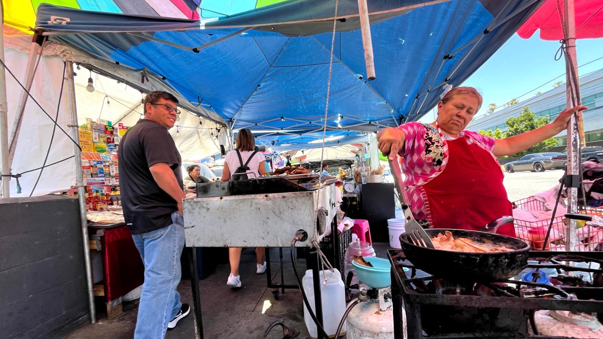 LA is giving away 280 sidewalk vending carts – NBC Los Angeles