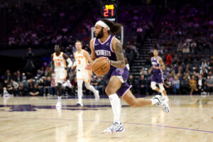 SACRAMENTO, CALIFORNIA - NOVEMBER 12: Devin Carter #22 of the Sacramento Kings dribbles the ball against the Atlanta Hawks at Golden 1 Center on November 12, 2025 in Sacramento, California. NOTE TO USER: User expressly acknowledges and agrees that, by downloading and/or using this photograph, user is consenting to the terms and conditions of the Getty Images License Agreement. (Photo by Ezra Shaw/Getty Images)