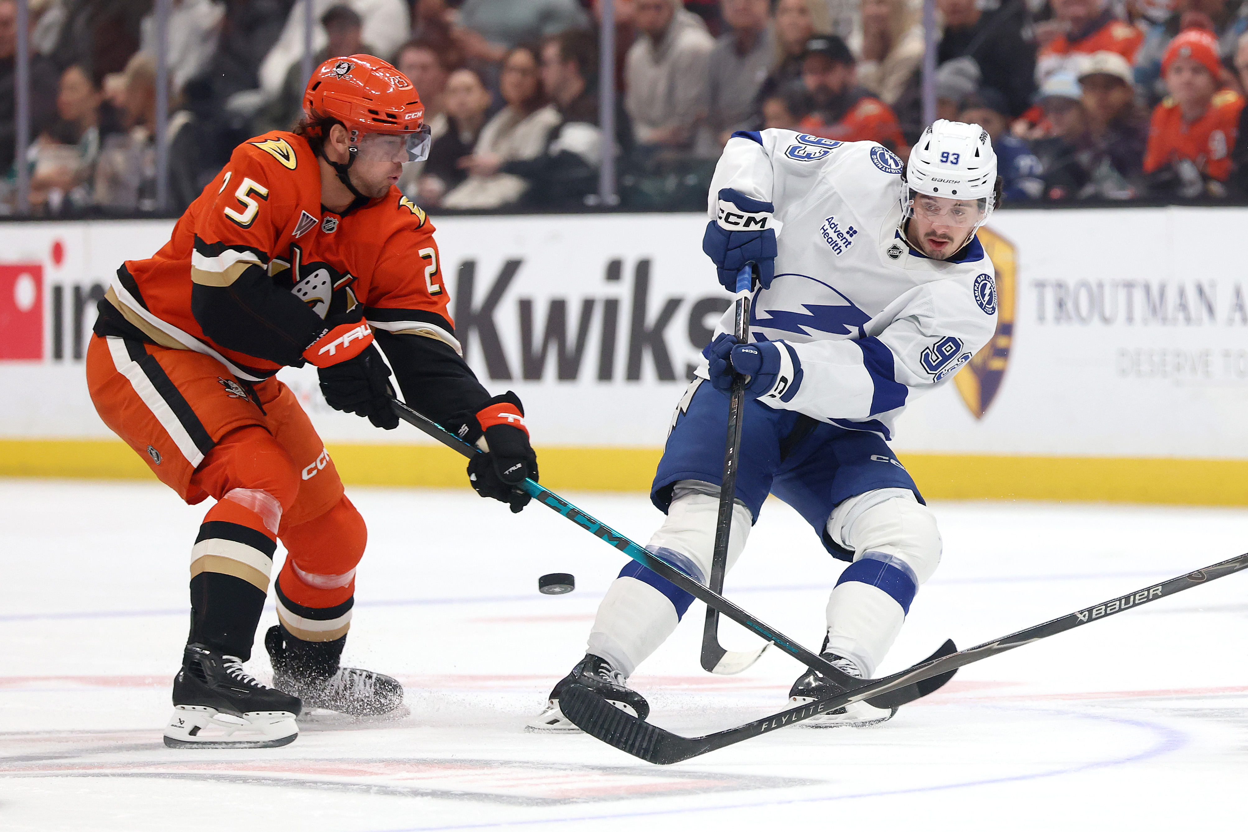The Tampa Bay Lightning’s Gage Goncalves, right, passes the puck...