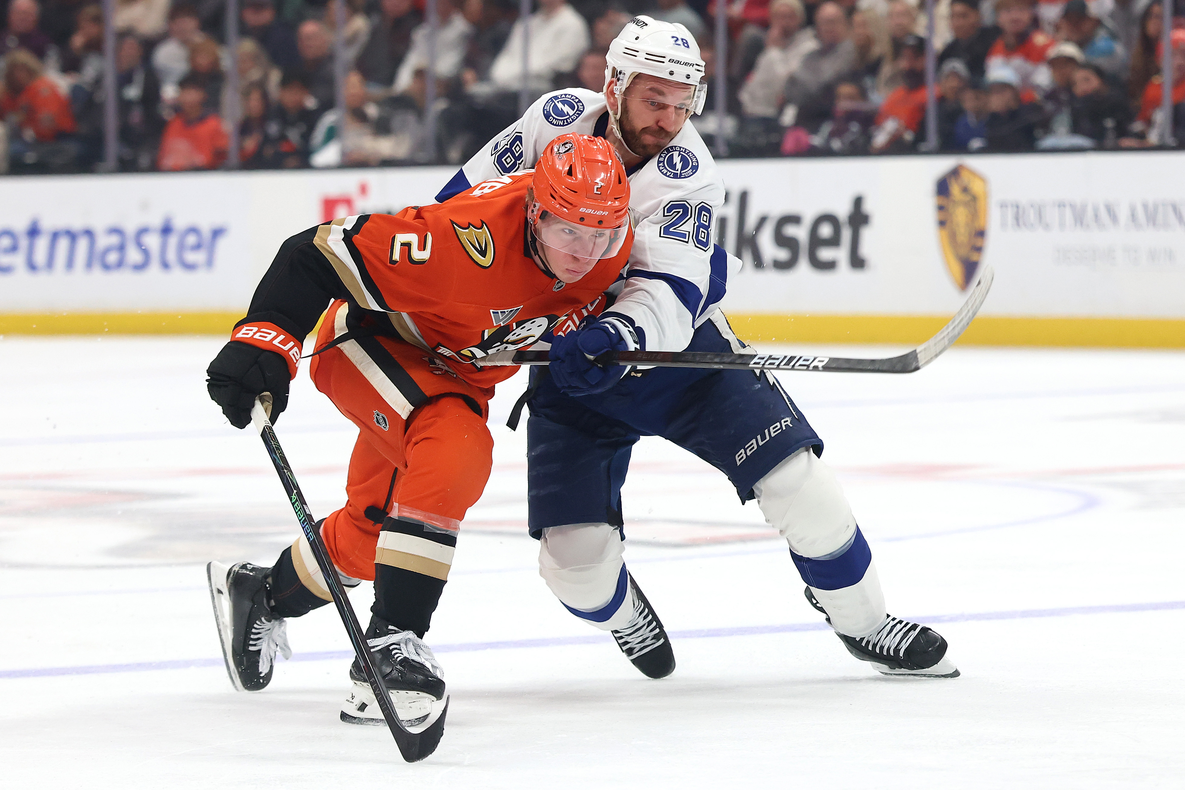 The Tampa Bay Lightning’s Zemgus Girgensons, right, defends against the...