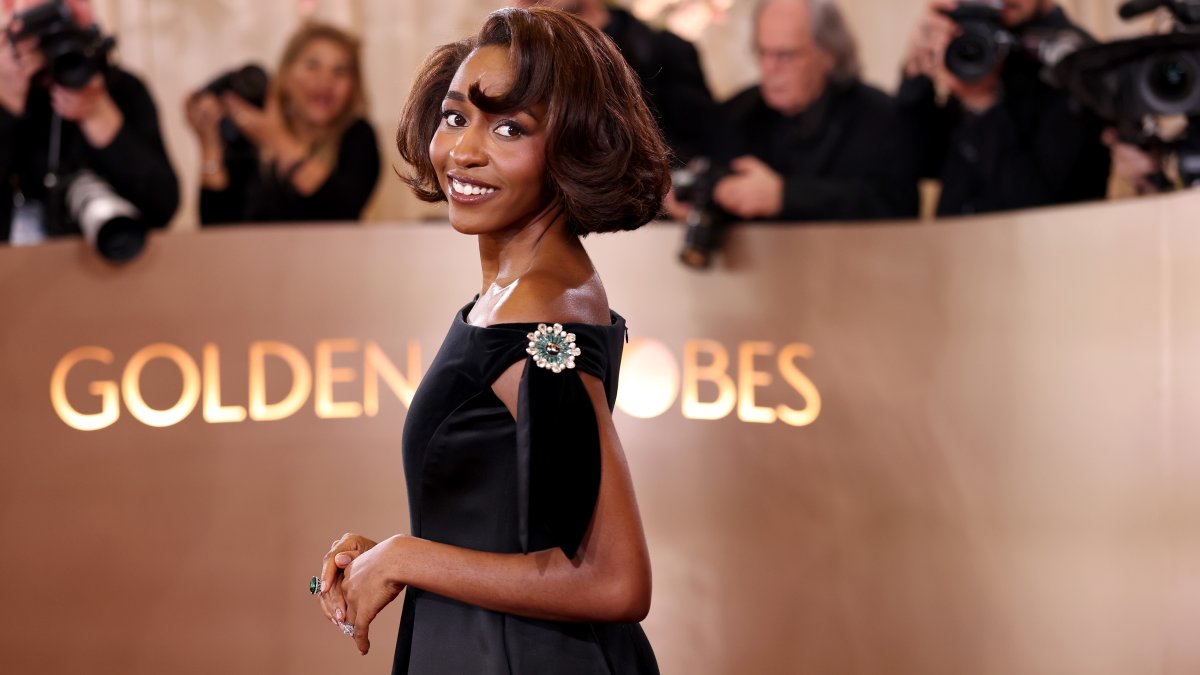 Ayo Edebiri shares what made ‘The Bear’ cast’s Golden Globes Bingo cards – NBC Los Angeles