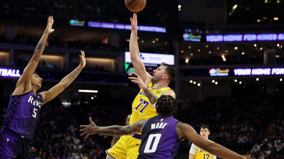 Luka Dončić scores 42 points, but lackluster Lakers lose to Kings 124-112 in Sacramento – NBC Los Angeles