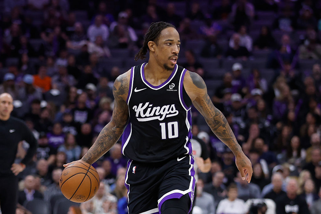 SACRAMENTO, CALIFORNIA - JANUARY 14: DeMar DeRozan #10 of the Sacramento Kings dribbles the ball up court in the fourth quarter against the New York Knicks at Golden 1 Center on January 14, 2026 in Sacramento, California. NOTE TO USER: User expressly acknowledges and agrees that, by downloading and or using this photograph, User is consenting to the terms and conditions of the Getty Images License Agreement. (Photo by Lachlan Cunningham/Getty Images)