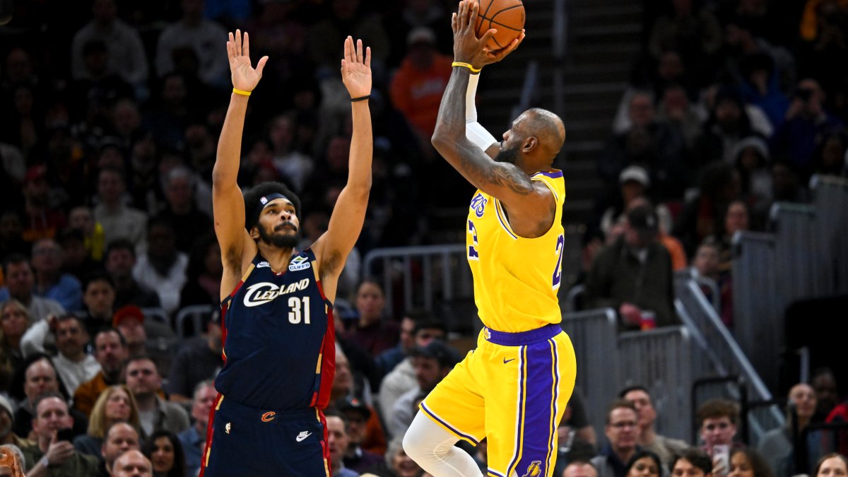 Cavaliers spoil LeBron James’ return, riding big 3rd quarter to 129-99 romp – NBC Los Angeles