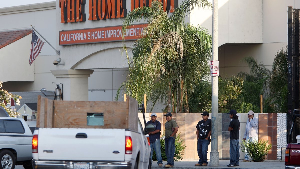 Day laborers being blackmailed and exploited, advocates warn – NBC Los Angeles