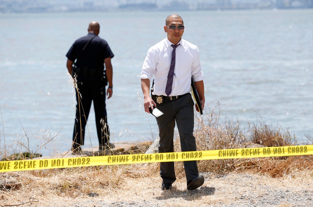 Prosecutors say they can't find key witness in bribery case against Oakland homicide detective