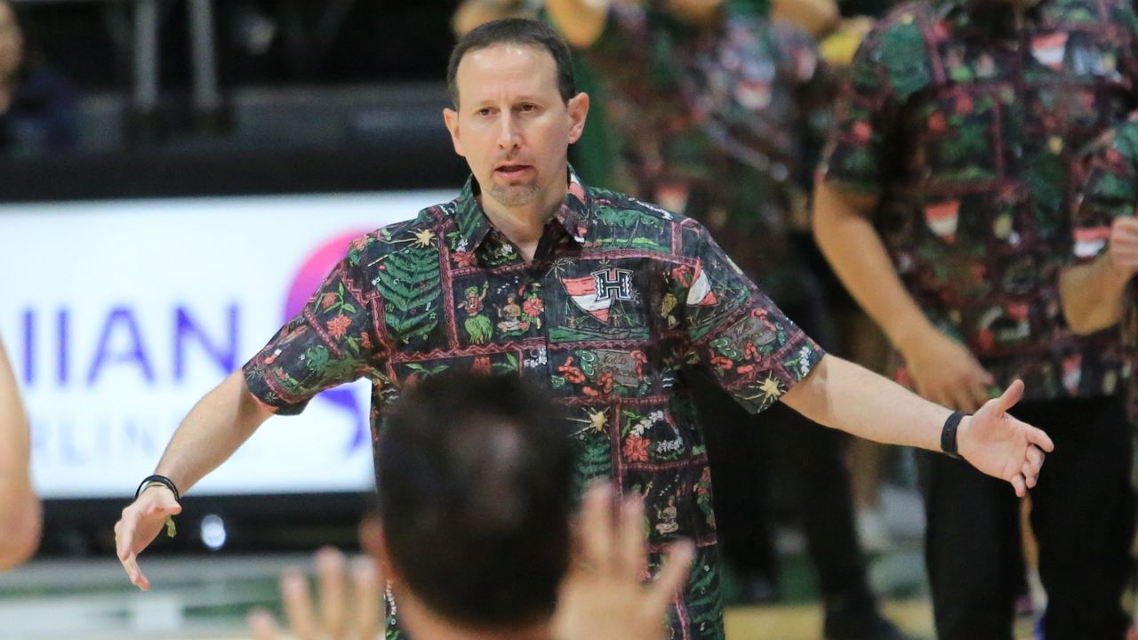 Hawaii coach Eran Ganot, seen against UTEP on Dec. 13, fell short of matching the longest winning streak of his tenure as the Rainbow Warriors lost at UC San Diego on Saturday.