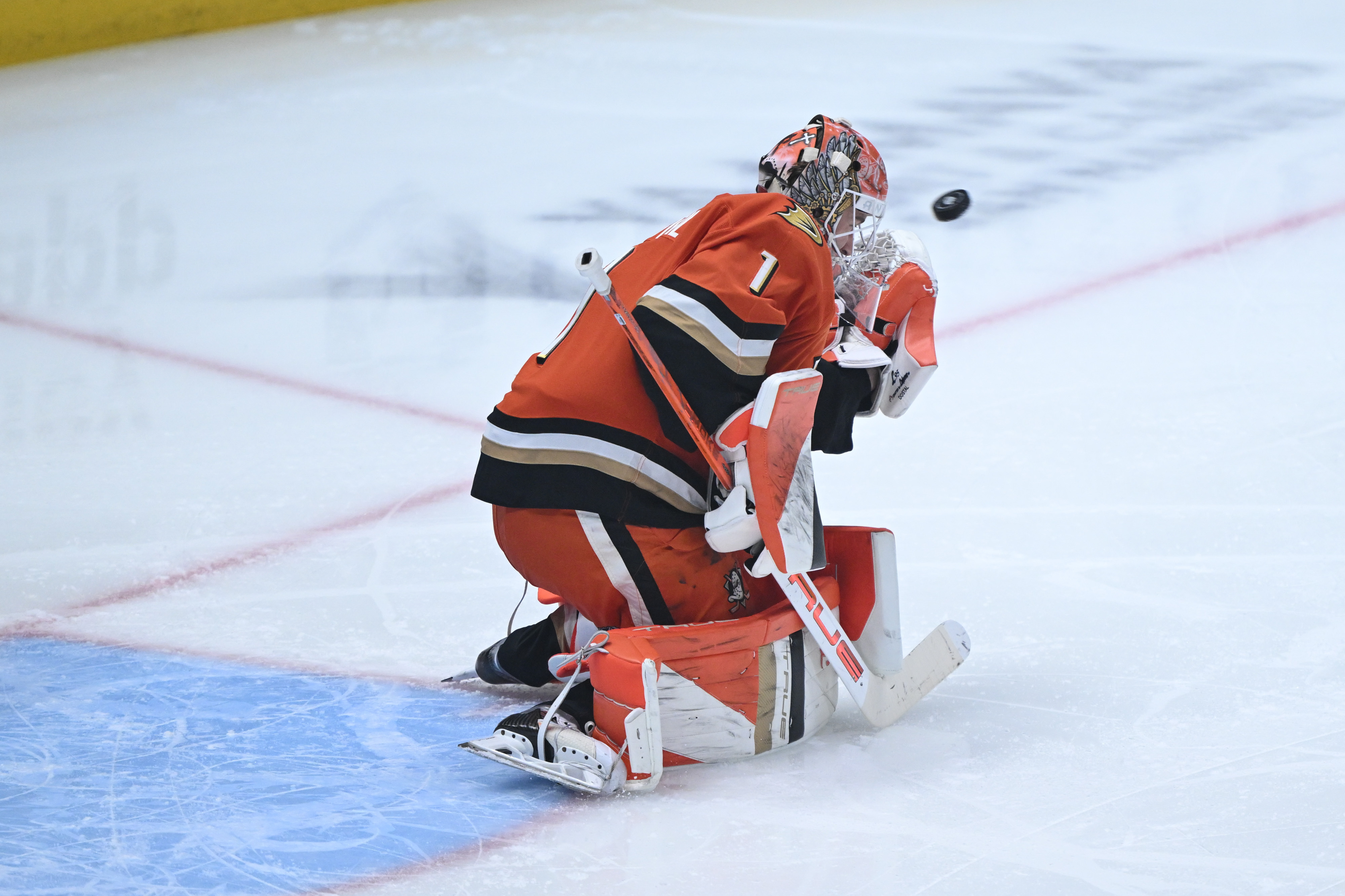 Ducks goaltender Lukas Dostal couldnât make the play on this...
