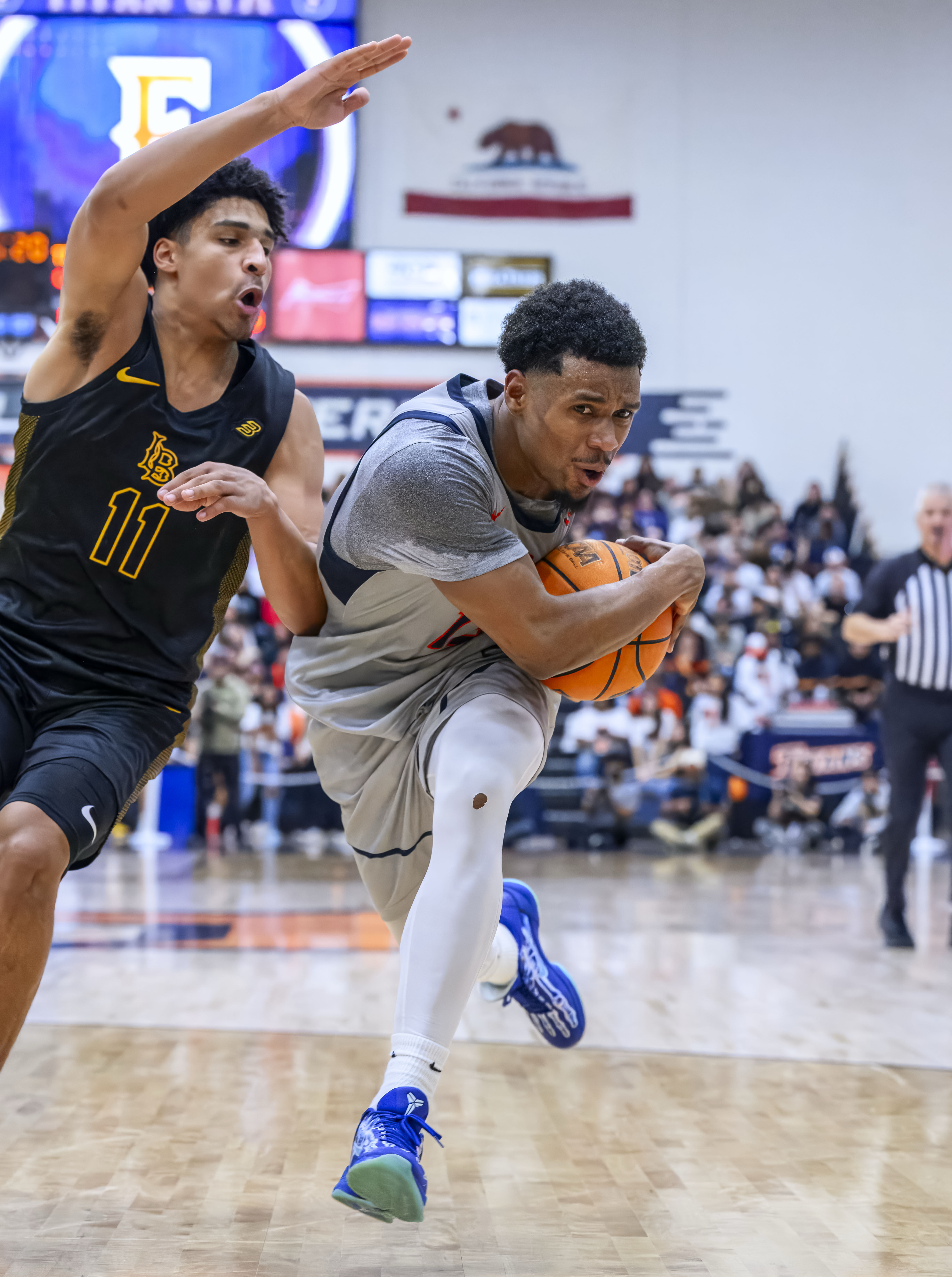 Cal State Fullerton guard Jefferson De La Cruz Monegro, right,...