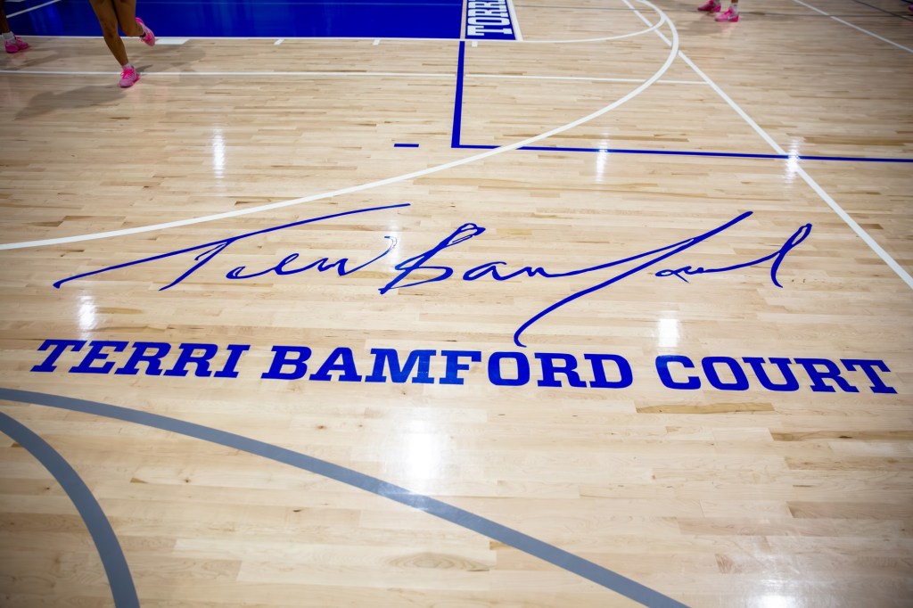 Terri Bamford Court immortalizes La Jolla Country Day girls basketball coach – San Diego Union-Tribune