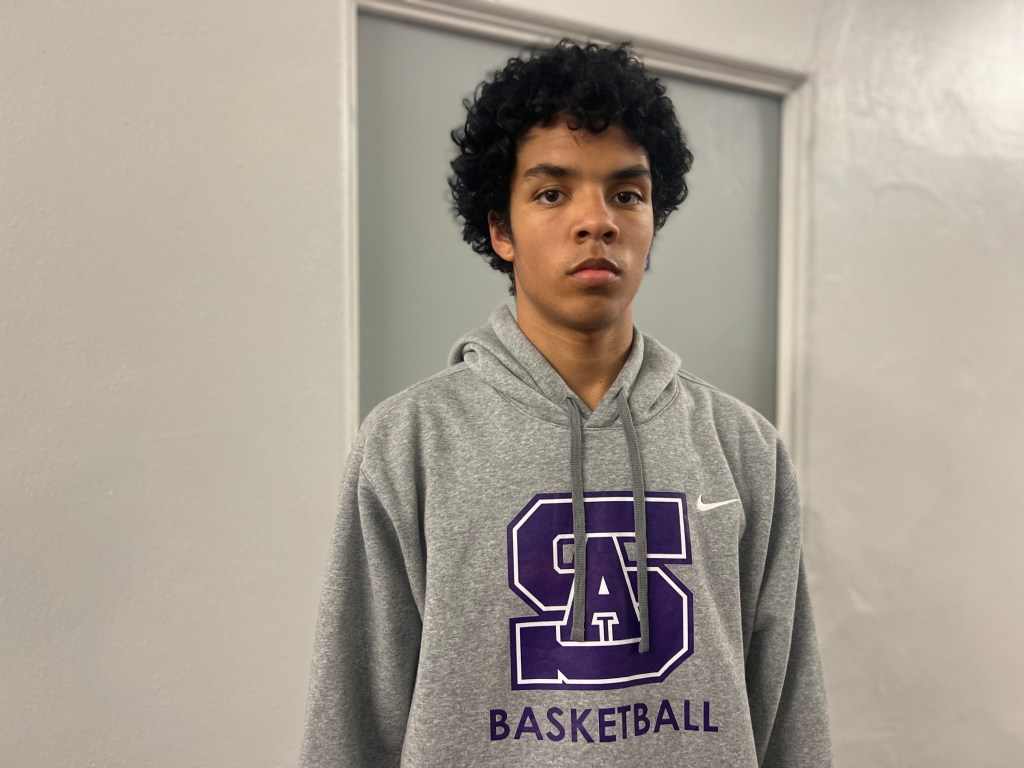 St. Anthony boys basketball falls in Del Rey League battle for first place – Press Telegram