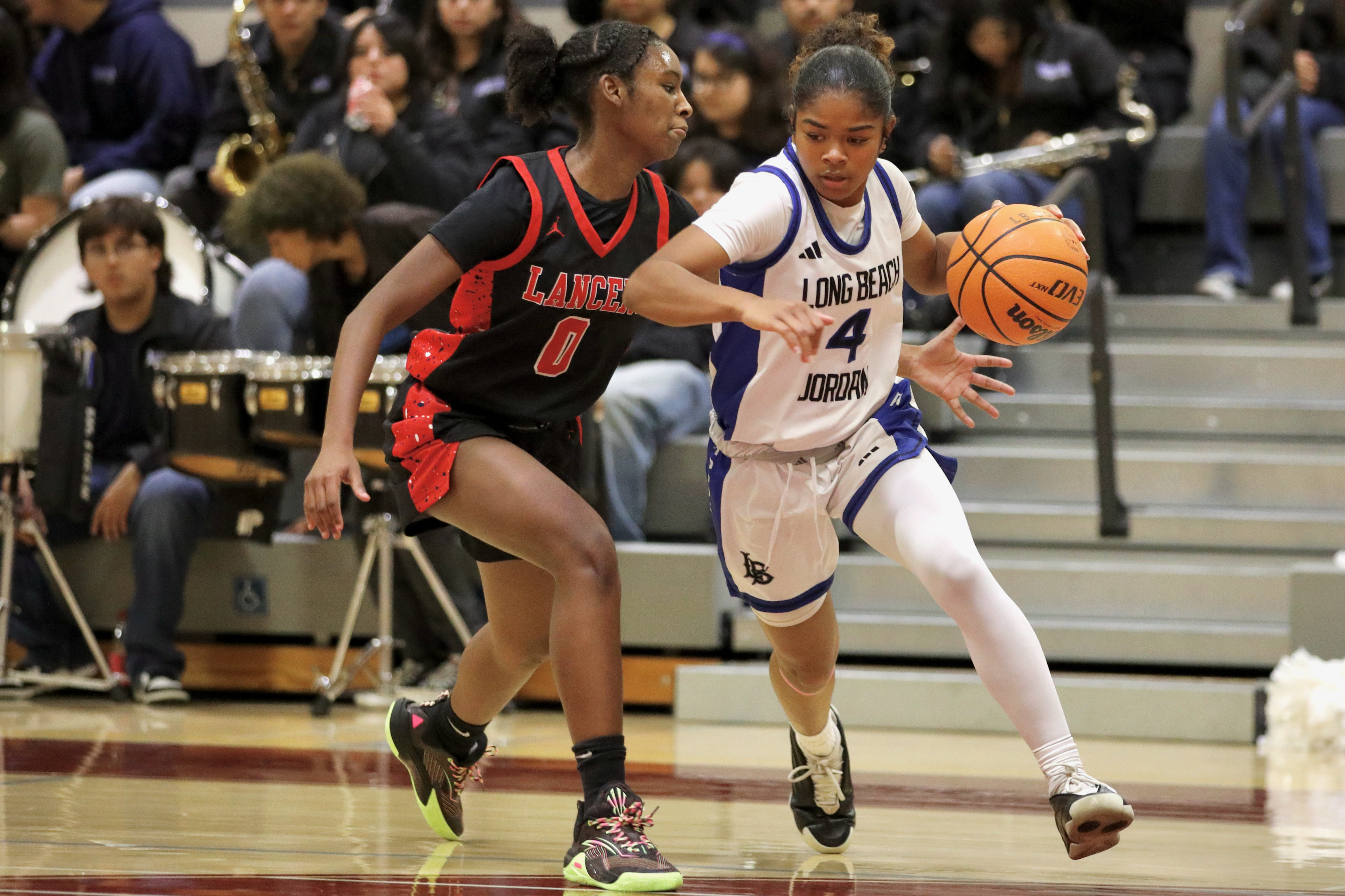 Lakewoodâs Aniyah Lindsey, left, tightly guards Jordanâs Janiah Lorn in...
