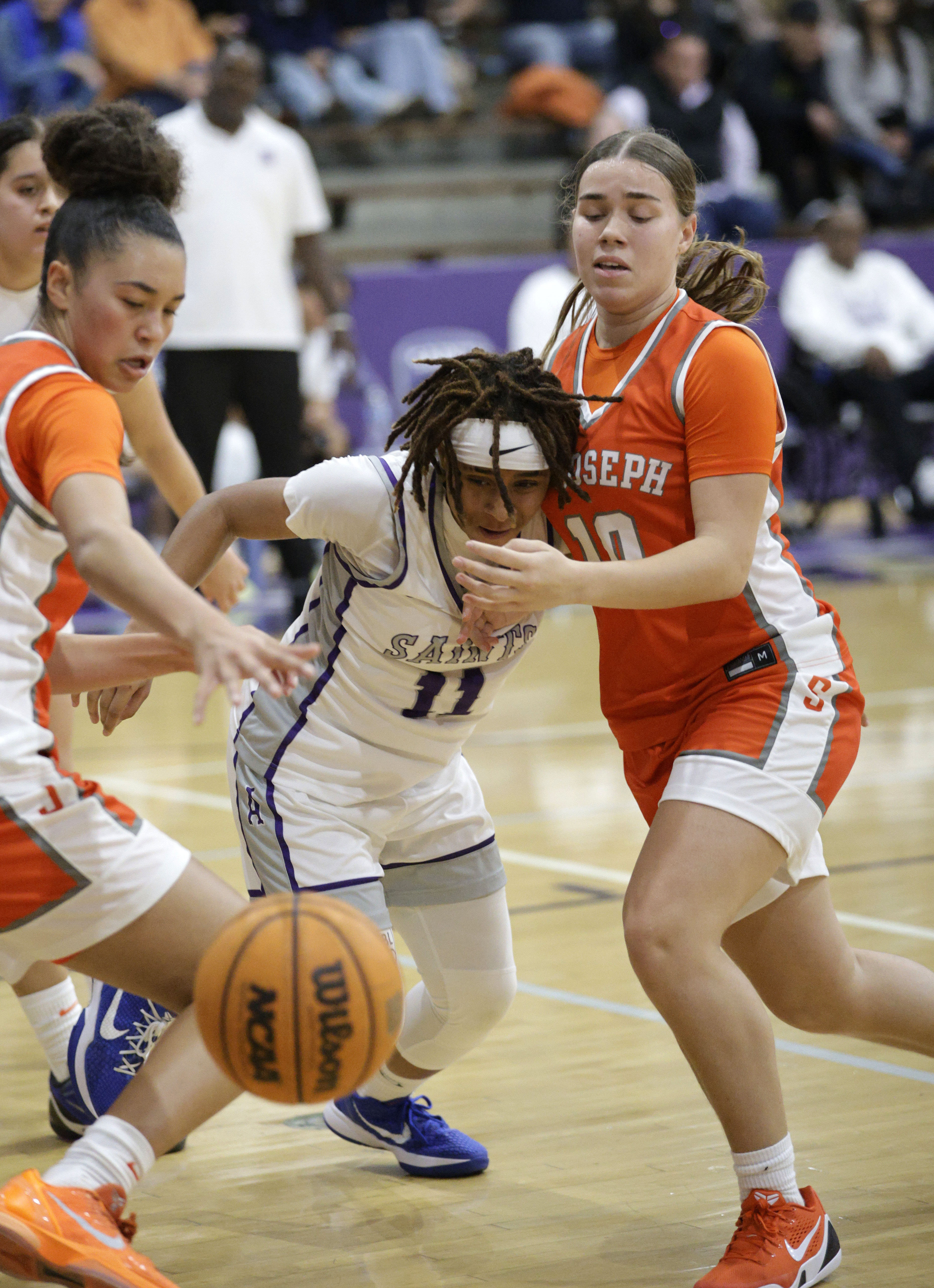 St. Josephs Ava Washington (22), Man Minsahall (10) and St....