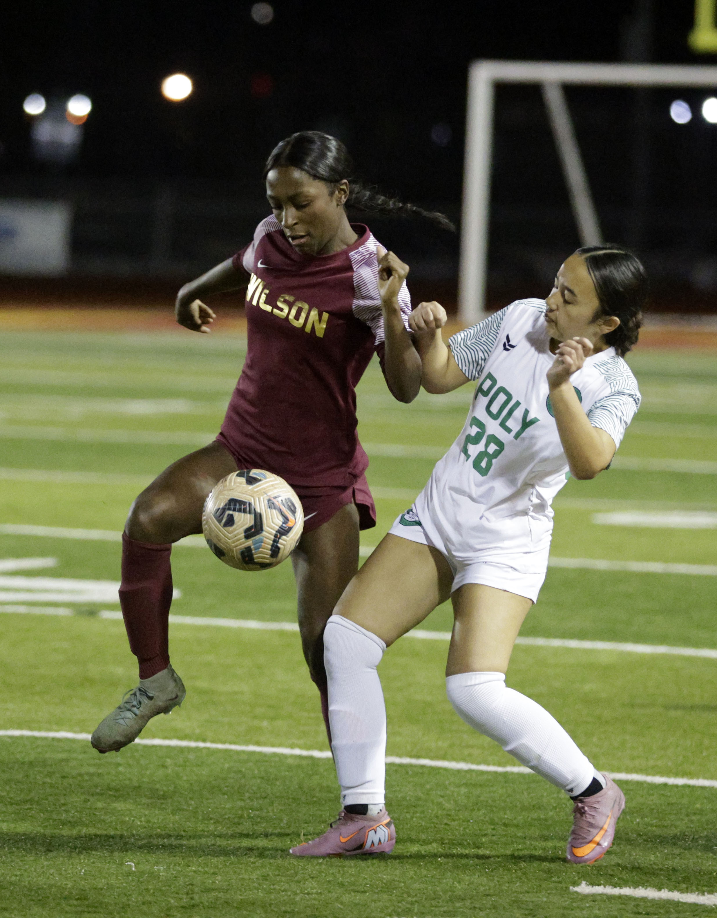 Wilson’s Kai Fontenot (7) tries to keep the ball from...