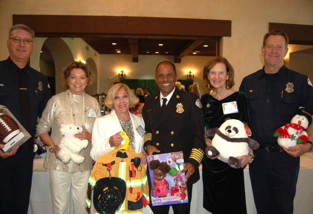 Naples Islands Garden Club provides toys, gift cards to Spark of Love – Press Telegram