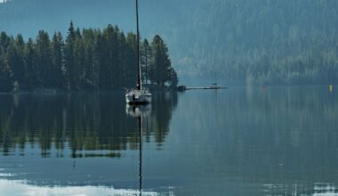 California’s Hidden Mountain Lake Is A Crystal-Clear Gem, Perfect For Tranquil Sailing And Camping