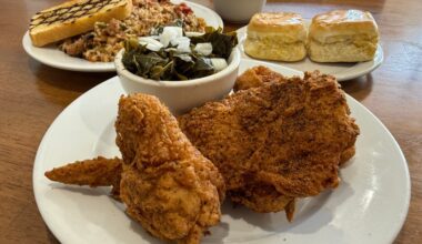 This San Fernando Valley Institution Serves Some of Los Angeles’s Best Fried Chicken