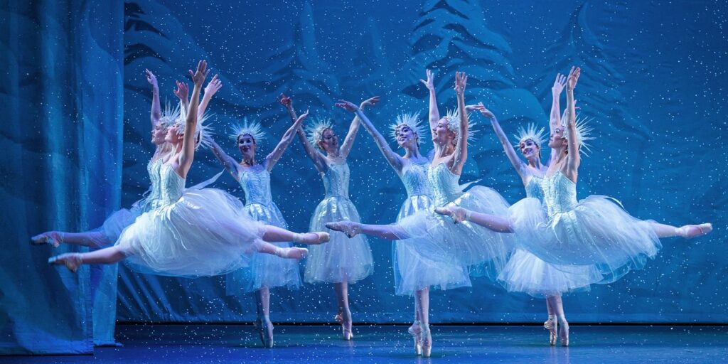 Los Angeles Ballet - "The Nutcracker" - photo by Reed Hutchinson.