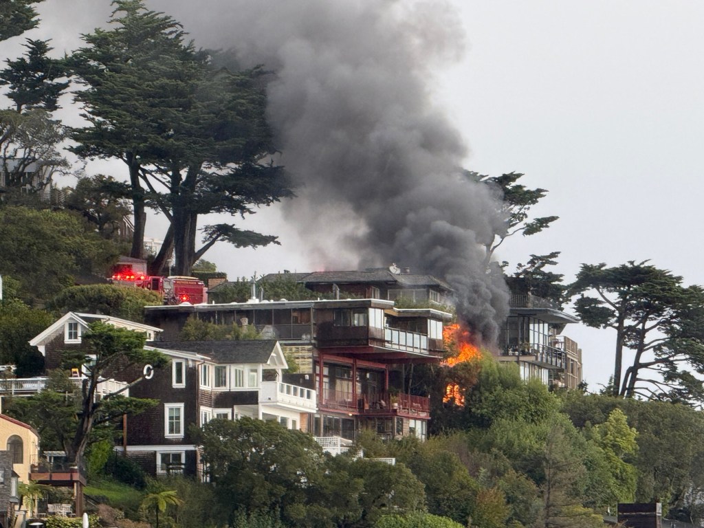 Sausalito fire damages hillside apartment building