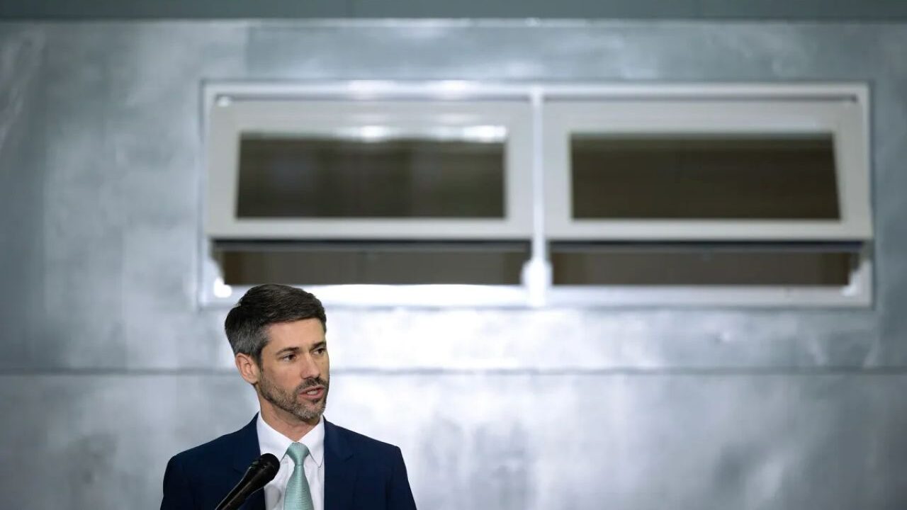 Image of San Jose Mayor Matt Mahan at Cal Expo. He's in a white shirt with a pale blue tie and dark suit.