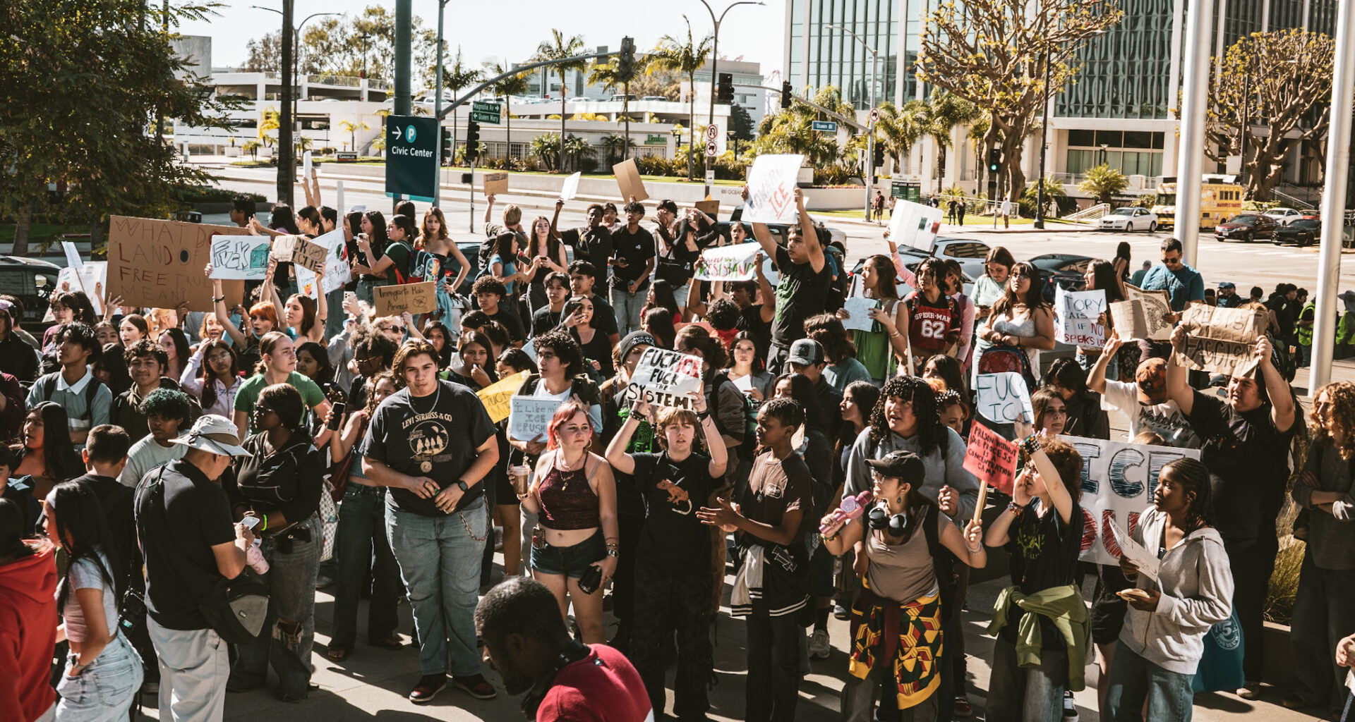 LBUSD Students React to ICE Walk-Out Protests – The562.org