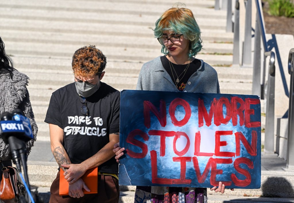 Protester blinded after getting shot by Homeland Security officer in Santa Ana, he says – Pasadena Star News