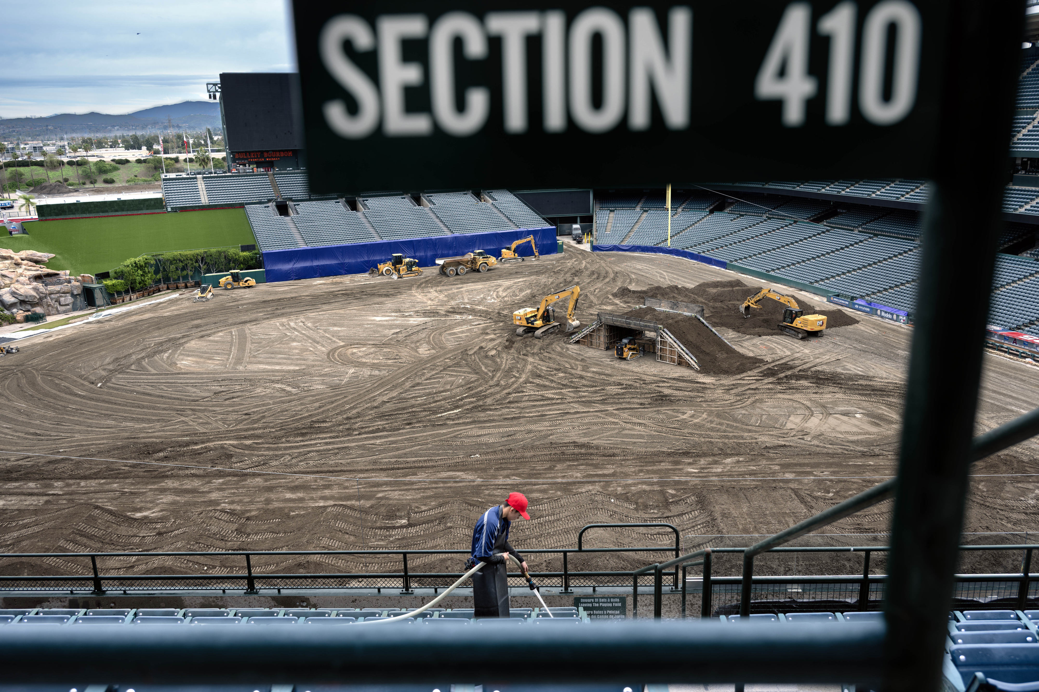 While Feld Entertainment workers are busy shaping about 400 dump...