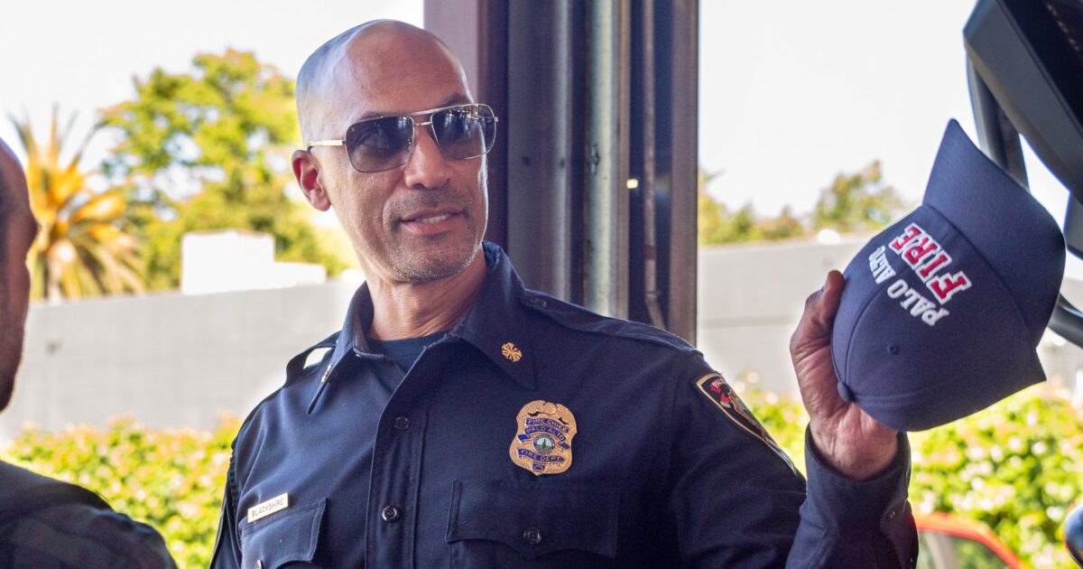 Former Palo Alto fire chief sues city