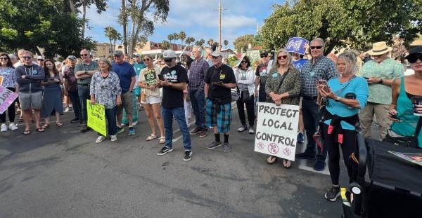 A crowd gathers in Pacific Beach on July 19 to protest a proposed 239-foot residential-commercial development at 970 Turquoise St. (Trudy Grundland)