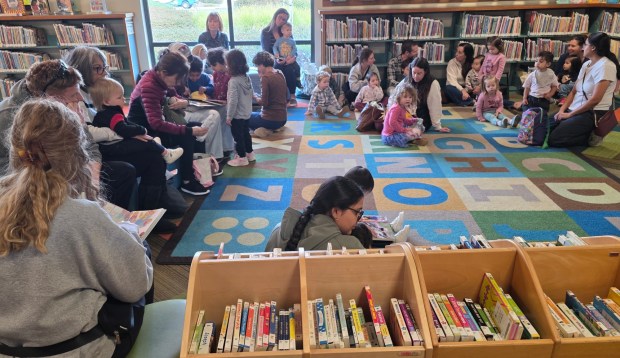 Families gather with kids at the Jan. 22 Toddler Storytime. (Julie Gallant)