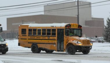Here are the first Oakland County schools to cancel Friday classes – The Oakland Press